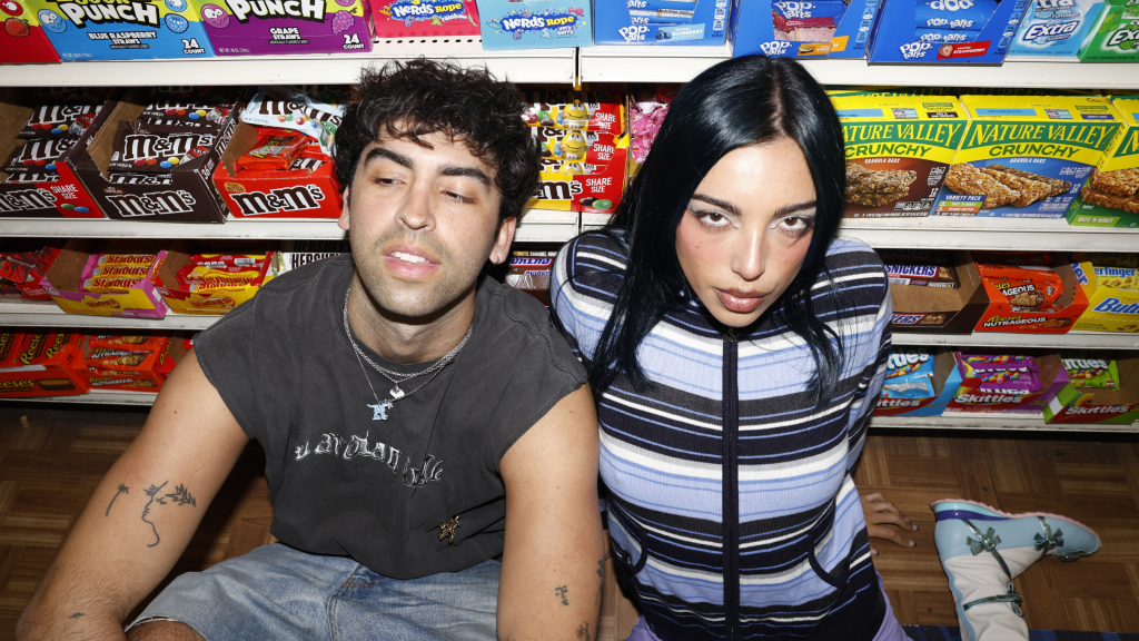 BETWEEN FRIENDS – WOW! TOUR