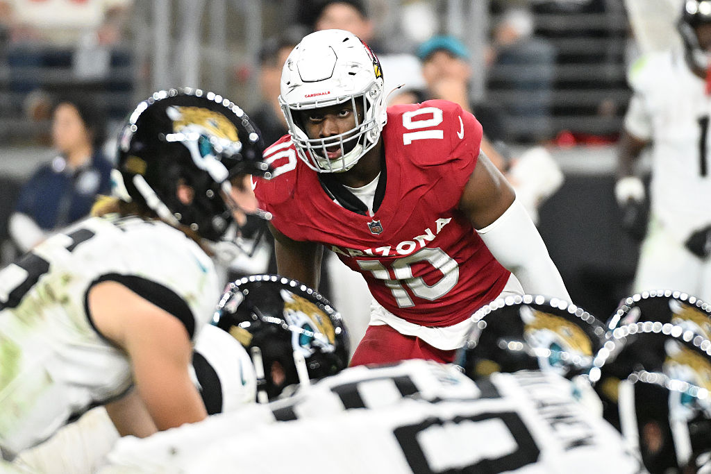Josh Sweat prepares to rush the quarterback