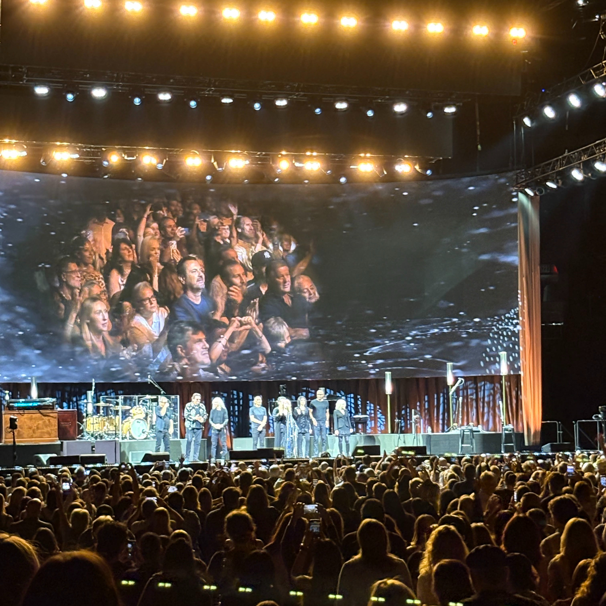 Phoenix-born Stevie Nicks dazzles crowd at hometown show