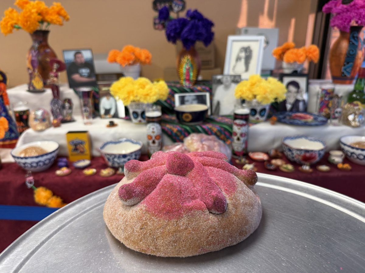 Phoenix bakery honors Día de los Muertos with traditional bread