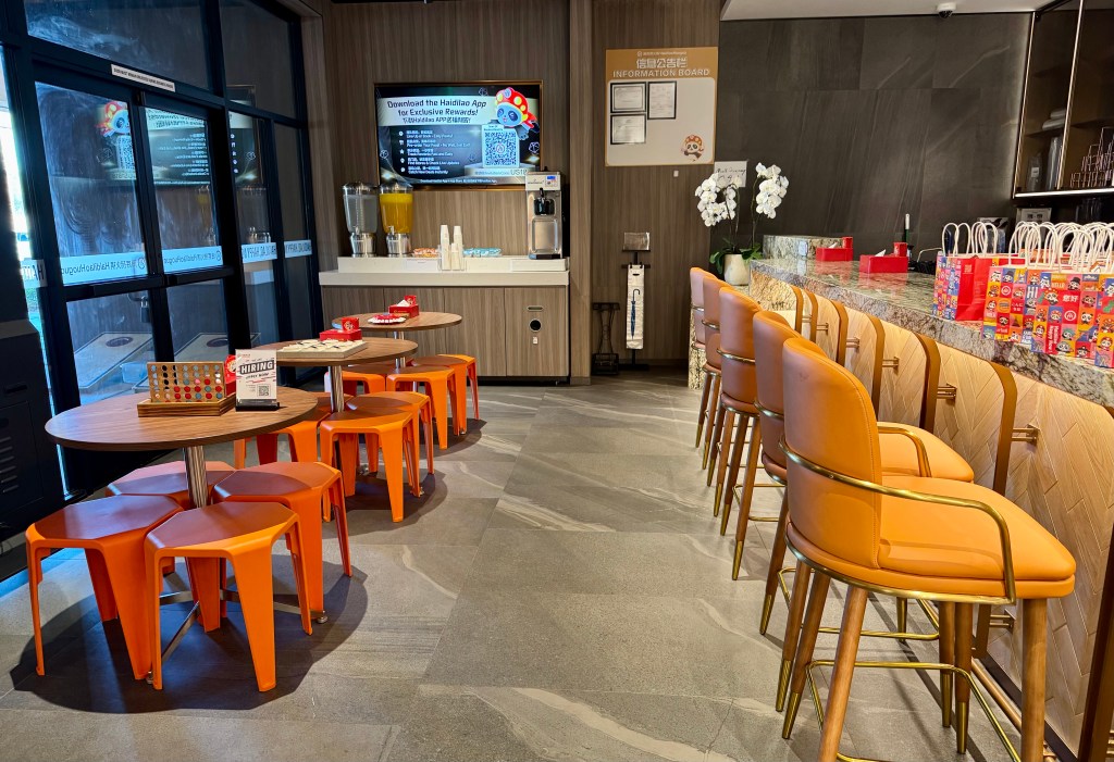 Bar seating at Haidilao
