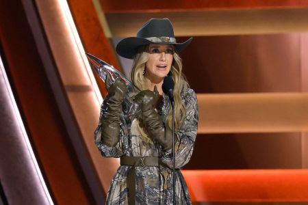 CMA's Entertainer of the Year hits Arizona this spring