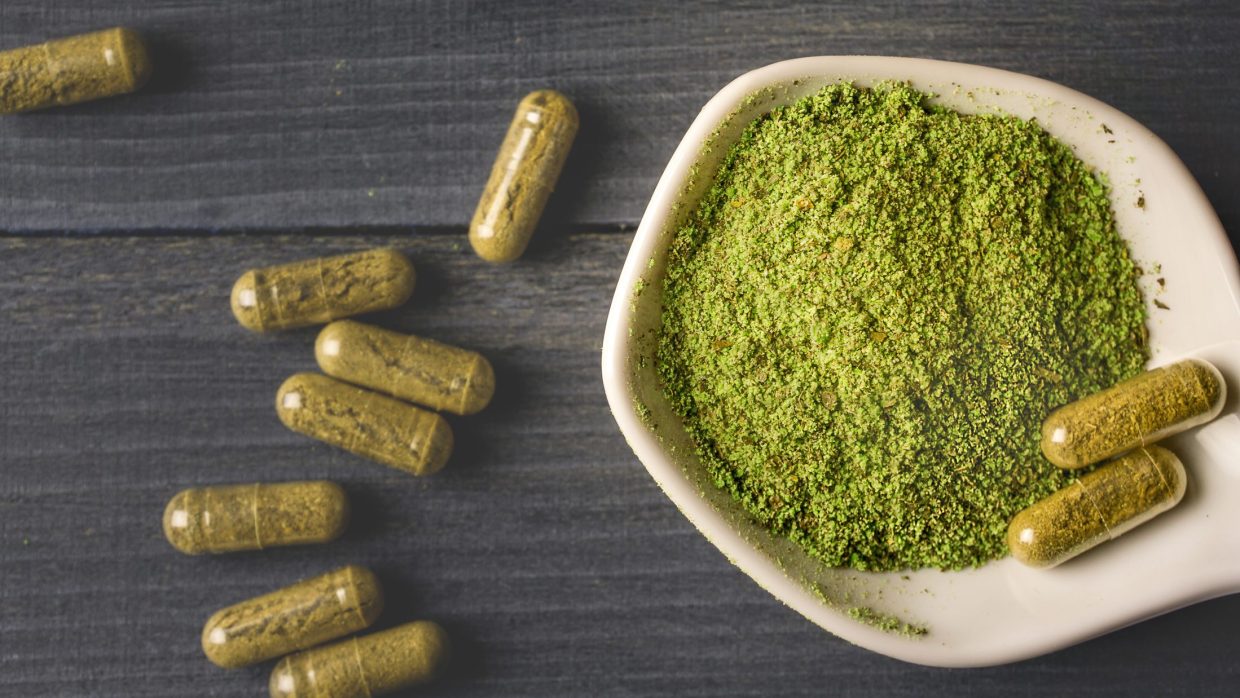 kratom powder and capsules