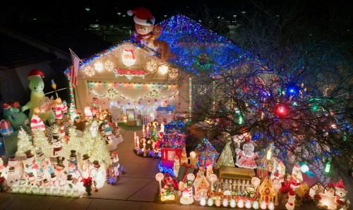 Phoenix display wins 'Great Christmas Light Fight'