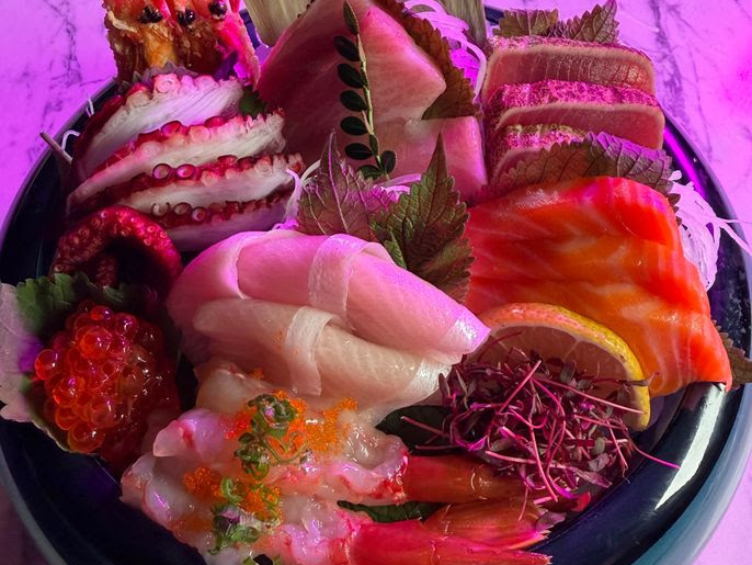 Flashy Tempe steakhouse divides space, adds sushi concept