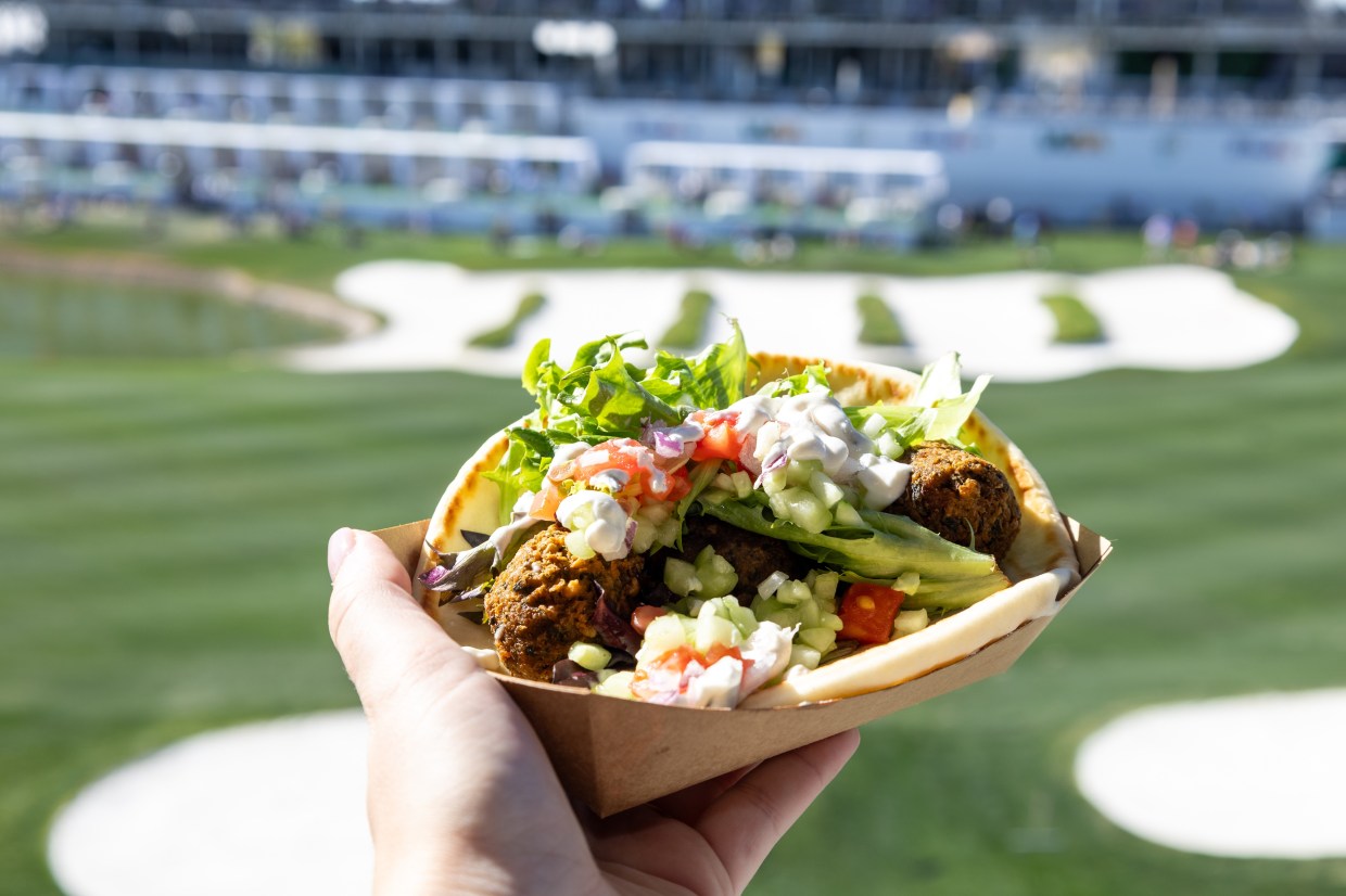 Lobster rolls and noodles: WM Phoenix Open rethinks tournament food