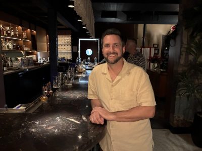 New Arcadia eatery says ditch your phone and dig in