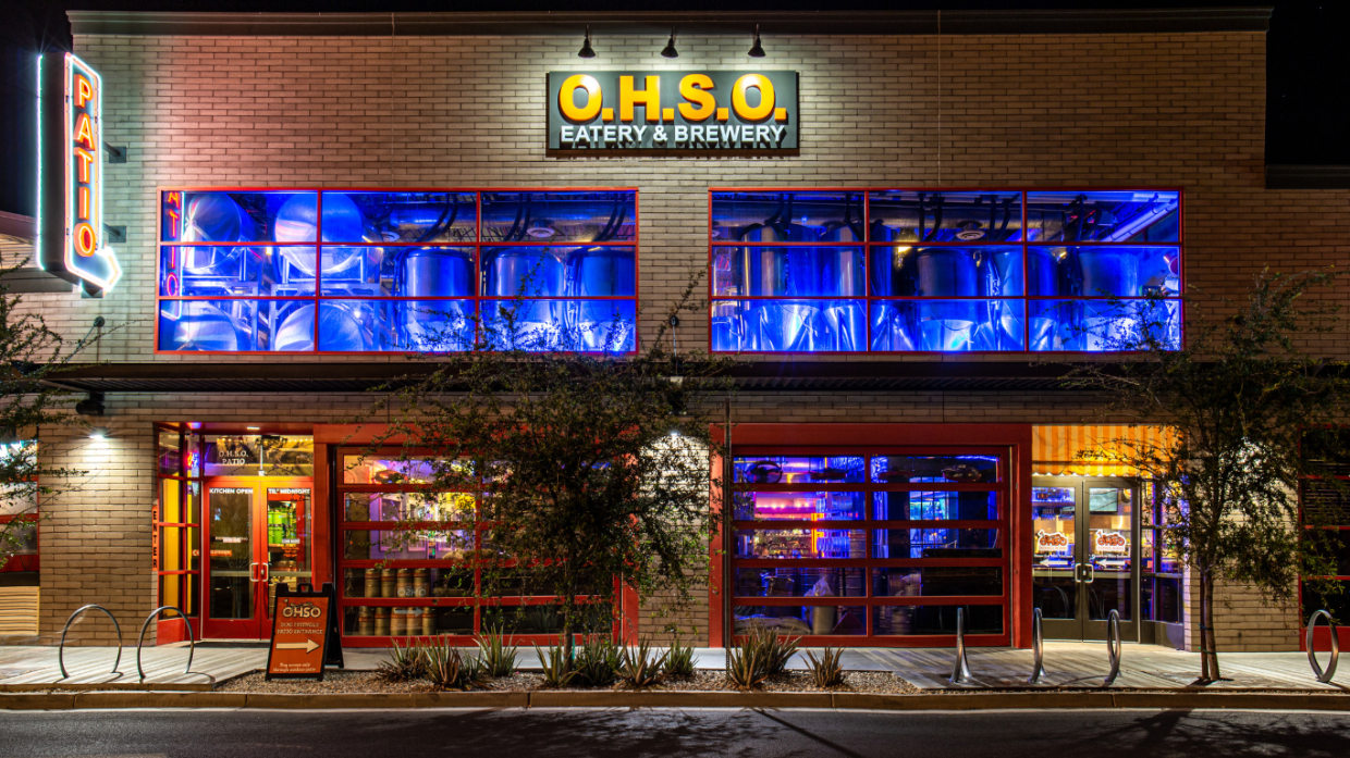 A view of the exterior of O.H.S.O. Brewer in Gilbert at night.