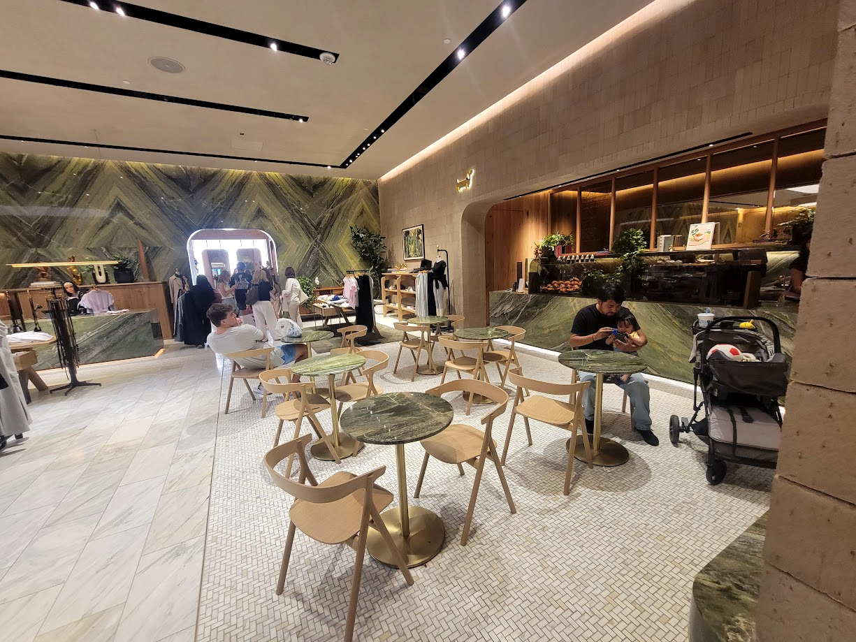 Despite online buzz, Scottsdale’s new caffeine-free cafe falls flat