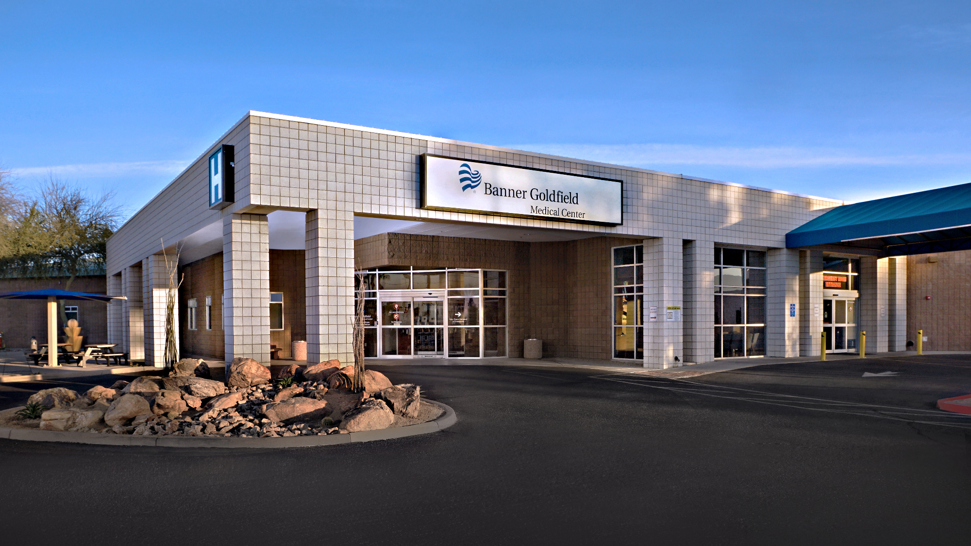 the exterior of banner goldfield medical center