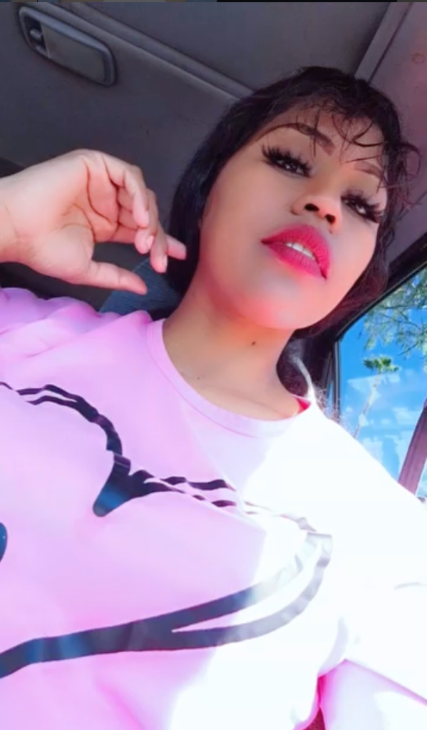 a selfie of a woman, Beatriz Pastrana Candela, in her car