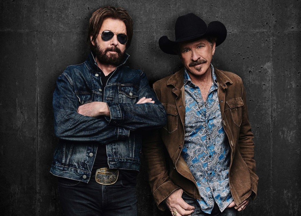 Brooks & Dunn pose in a press photo ahead of their Country Thunder Arizona 2026 headlining performance
