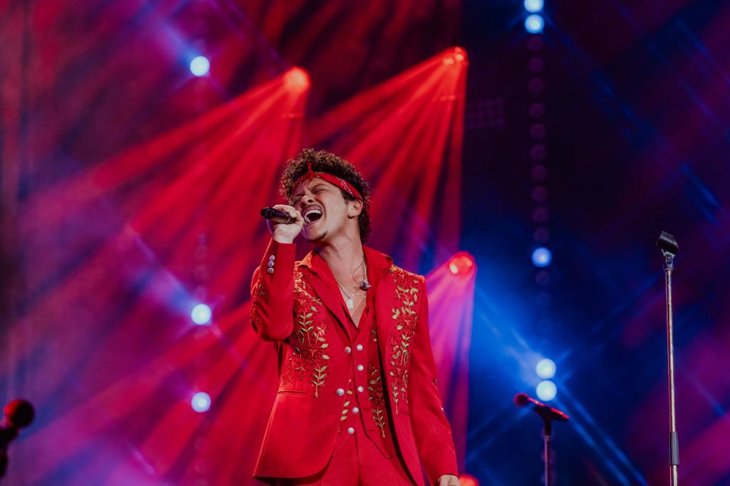 Bruno Mars' Phoenix concerts were a funky retro lovefest