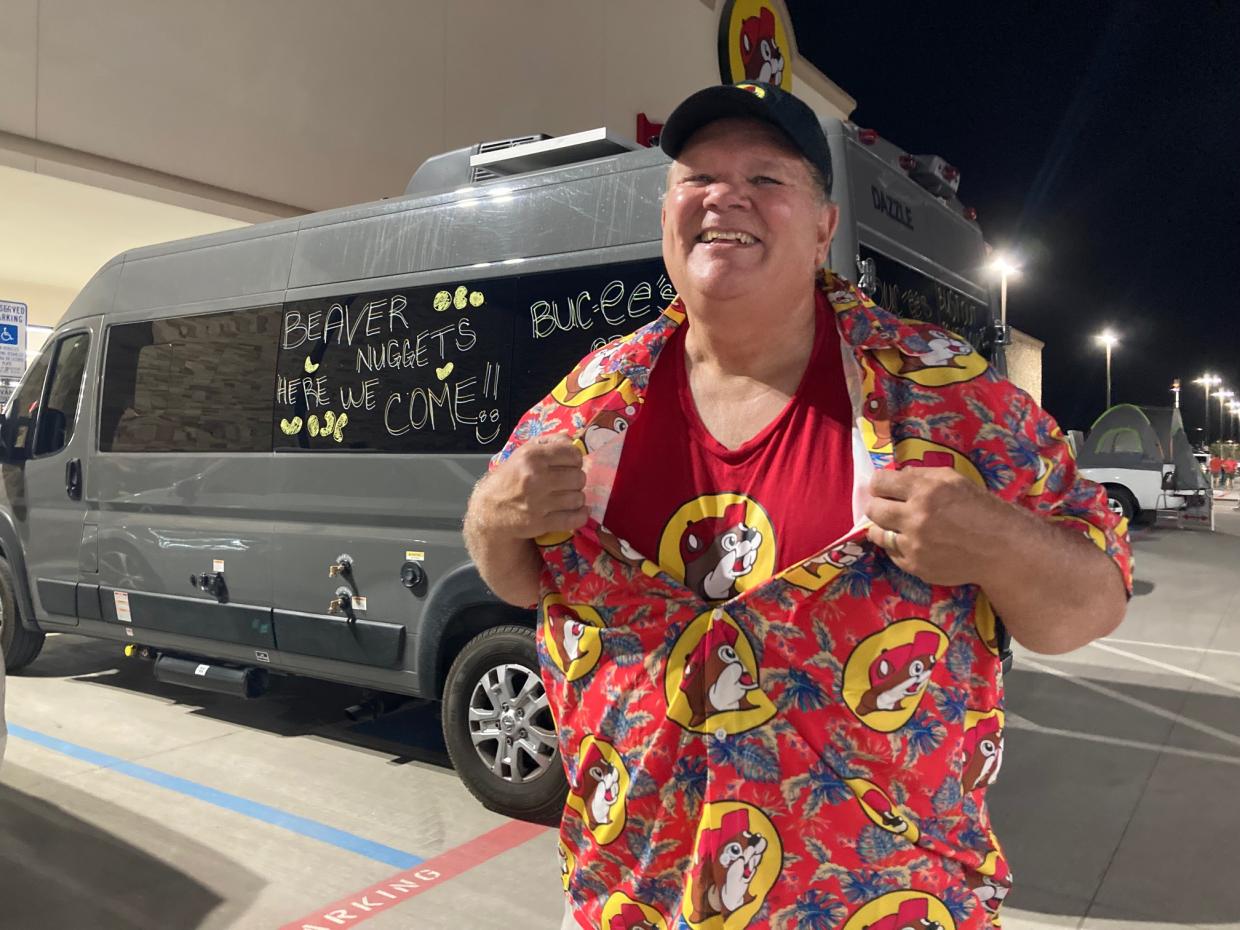 Photos: Fans camped out as Arizona’s first Buc-ee’s officially opened