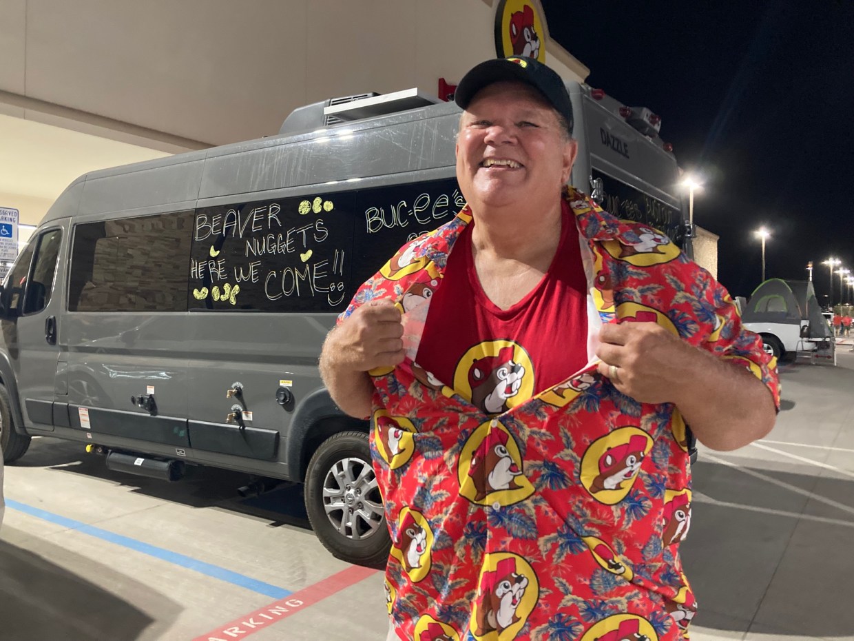Photos: Fans camped out as Arizona’s first Buc-ee’s officially opened