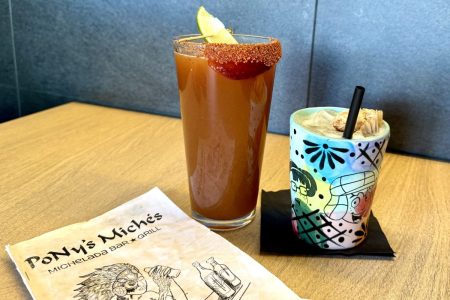 New downtown mariscos bar takes us to the beach