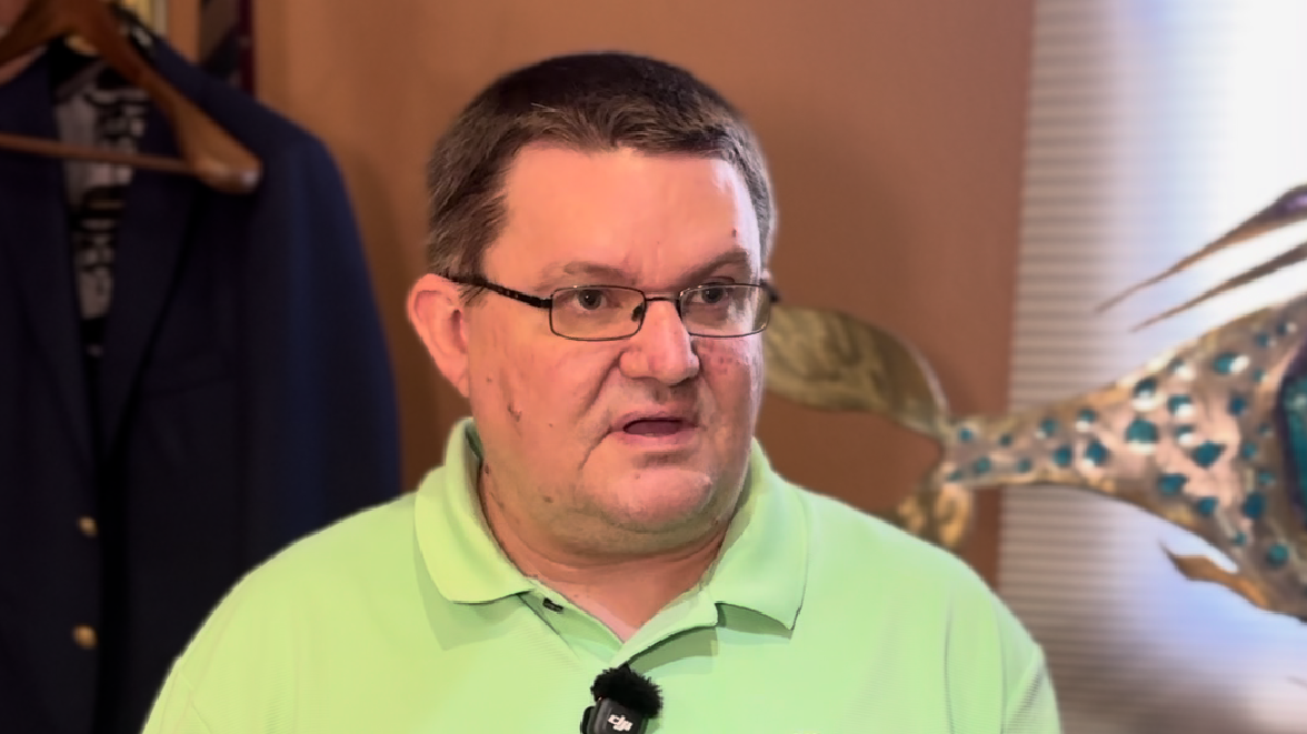 robert gawlitza in a light green polo shirt and glasses