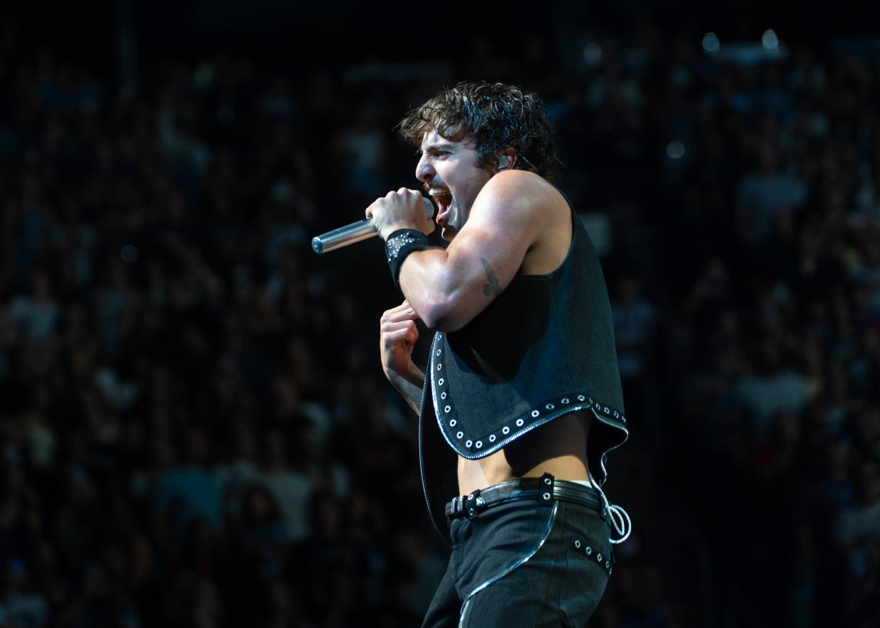 Benson Boone flipped into Phoenix hearts with the ‘Wanted Man’ tour