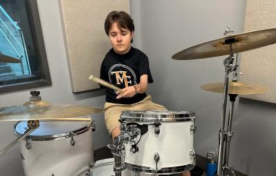 One-armed teen drumming phenom to debut new band