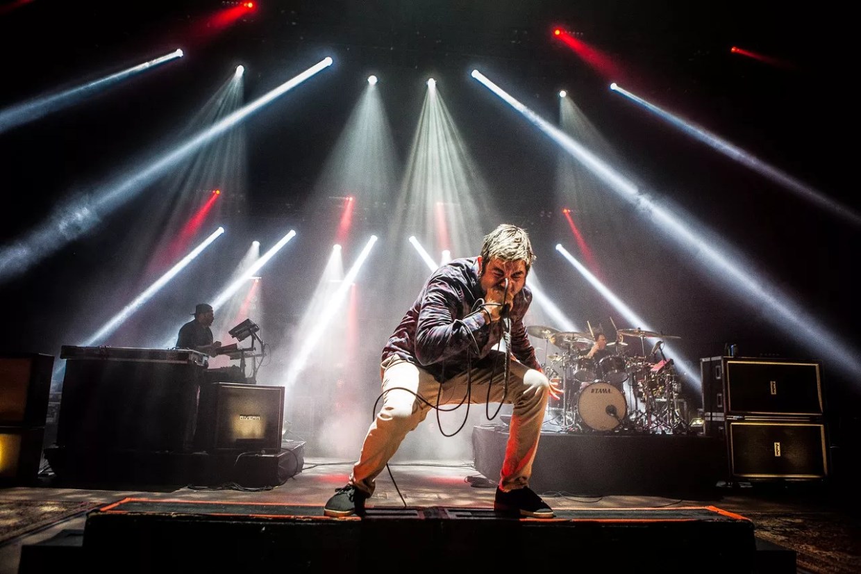 We Still Obsess Over These 8 Bands from the ’90s