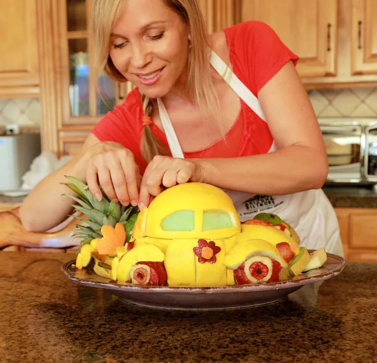Artist to Mom to Author, Sandra Marshall Releases the Comical “One Hot Night at the Veggie Bar”