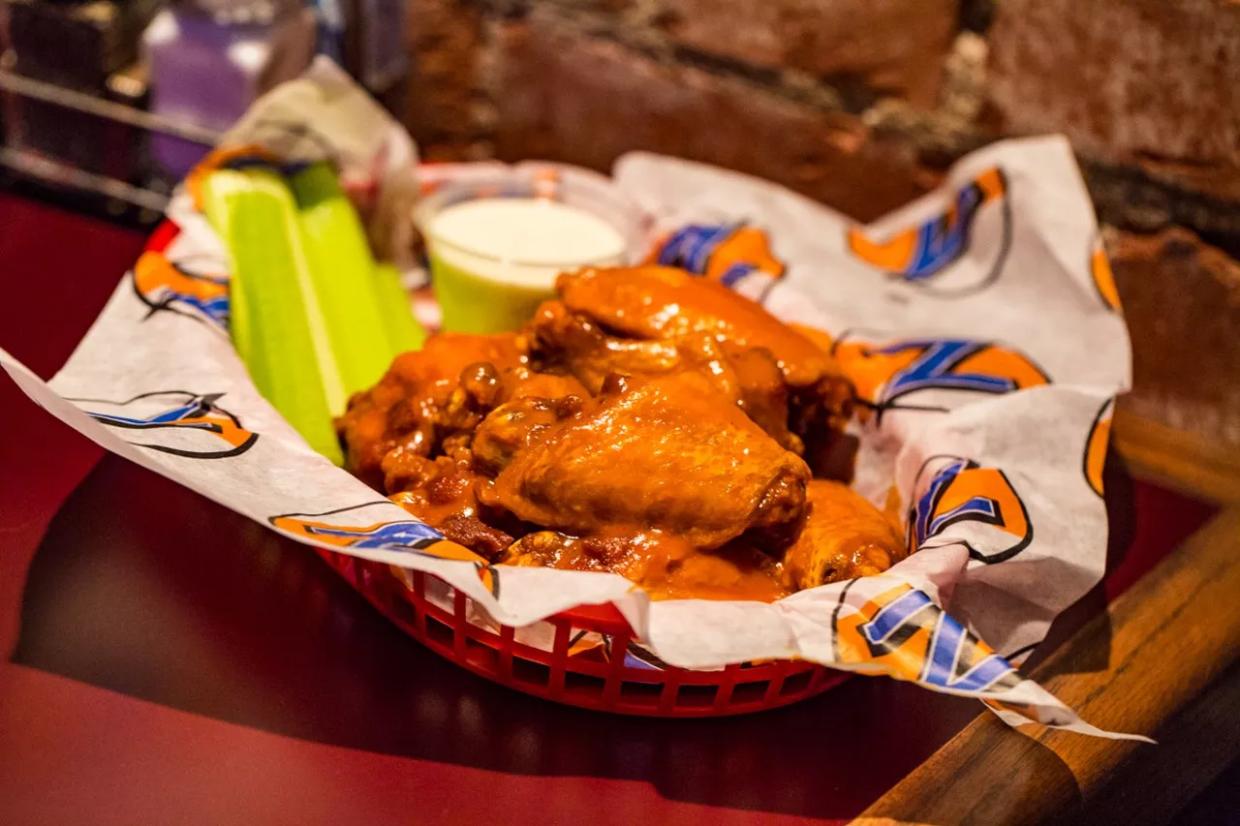 The Classic Sports Bar Appetizer That Comes With a Heat Advisory