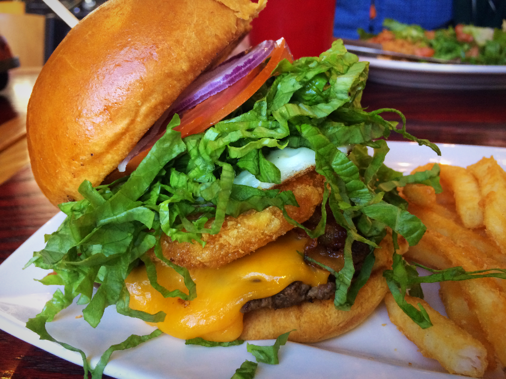 Slicks Garage Delivers Homestyle, High-Octane Eats in Peoria