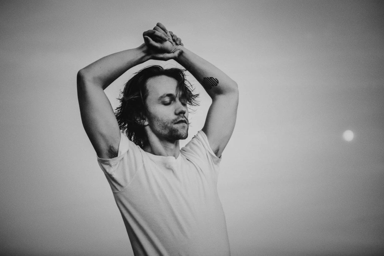 Why Sondre Lerche Left Behind Sweet Romance for <i>Pleasure</i>