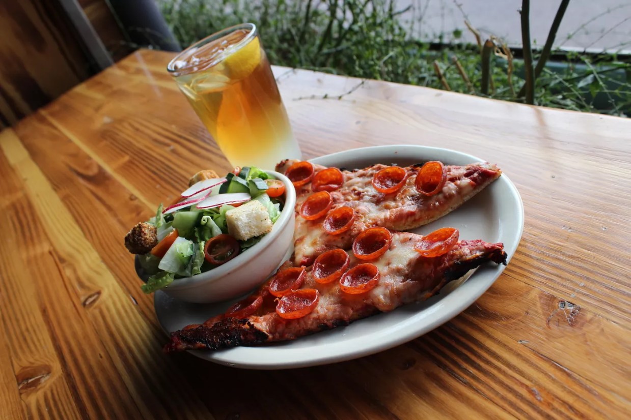 Free Meals and Discounts for Current and Former Military in Phoenix on Memorial Day 2017