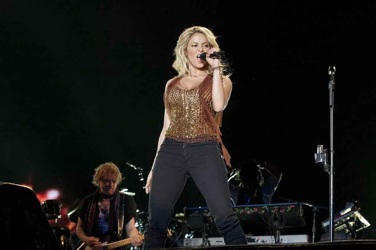 Shakira Postpones <i>El Dorado</i> Tour