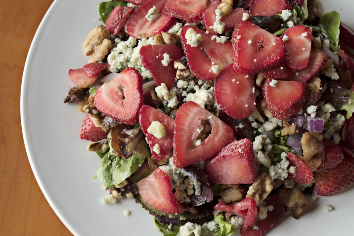 You Won’t Find Earth-Shattering Cuisine at Perfect Pear, But It’s Still a Perfectly Nice Place for Lunch