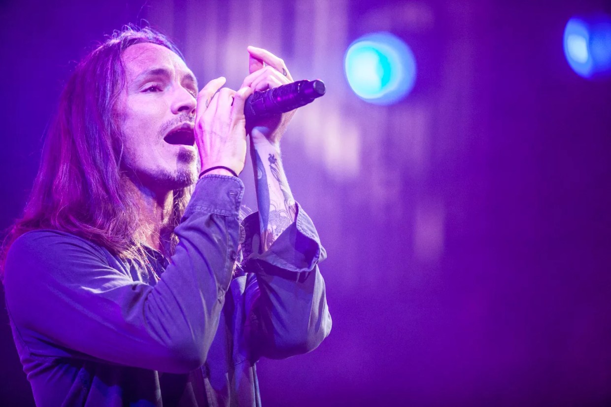 Incubus and Jimmy Eat World Got the Crowd Shouting on a Sweaty Saturday