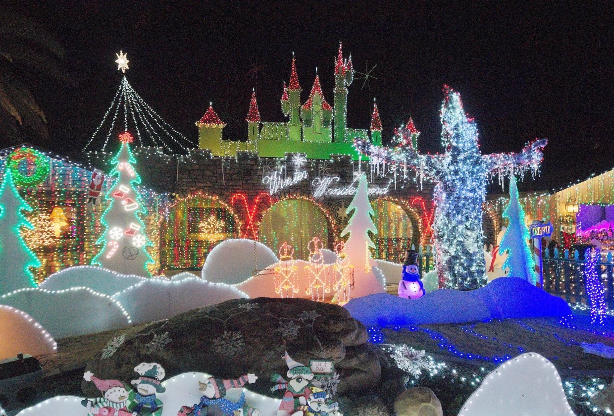 The Birkett Family of Scottsdale Wins <i>The Great Christmas Light Fight</i>