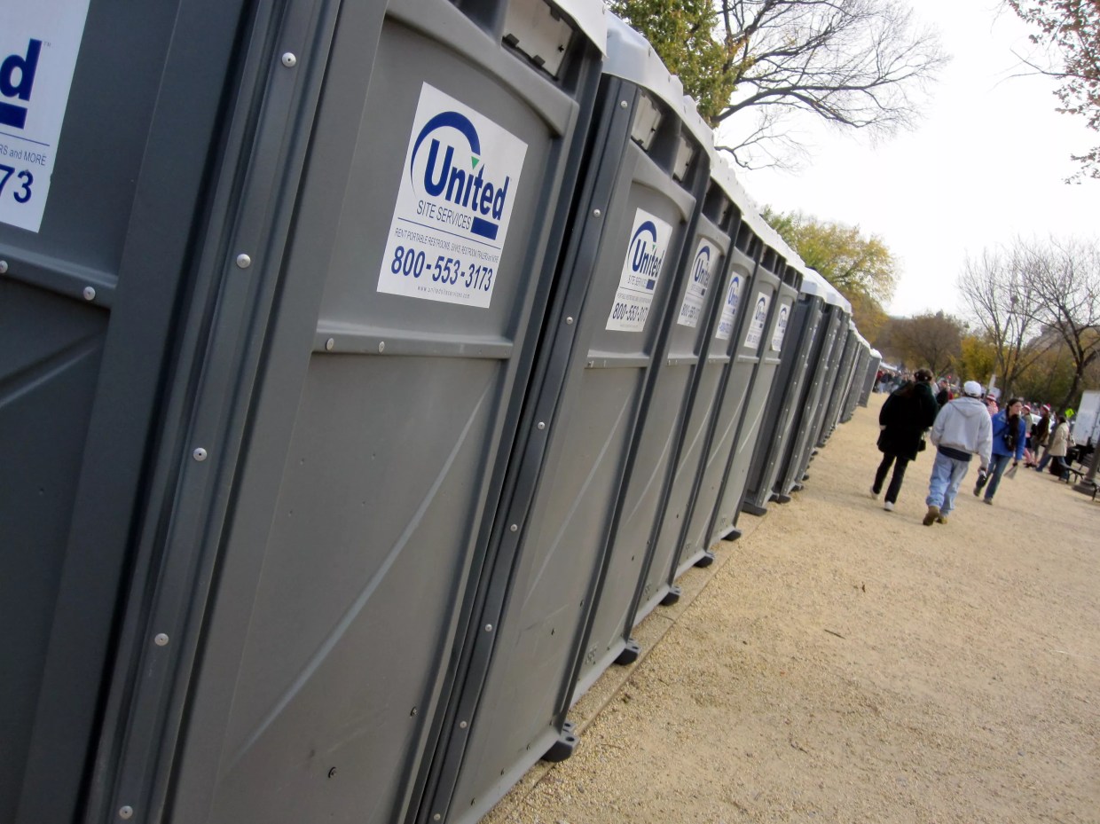 Runner Creates Big Stink at Camelback Race by Hiding in a Port-a-Potty; Titles Wiped Out