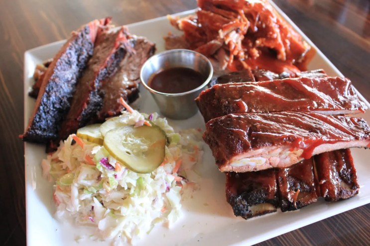 Bikinis and barbecue? At this new eatery, there's both