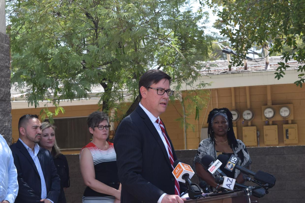 Democrats Denounce Defense Contractor That Held Migrant Kids in Phoenix Office