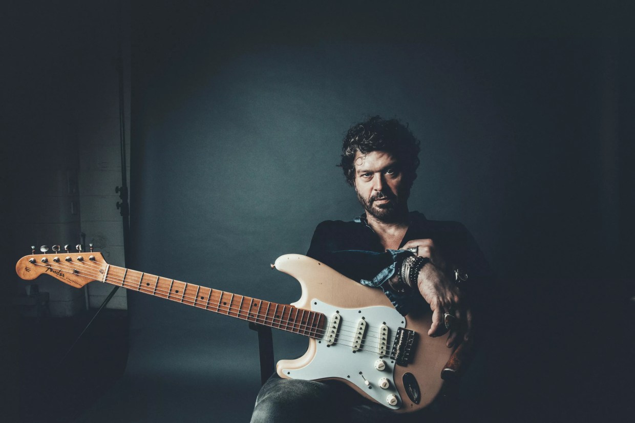 Doyle Bramhall II Picks an Intricate Guitar
