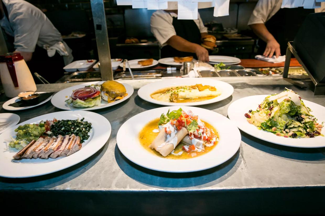 Everyday Etiquette Tips for Phoenix Restaurant Guests