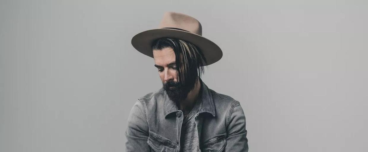 Dashboard Confessional’s Chris Carrabba Reflects on 20 Years