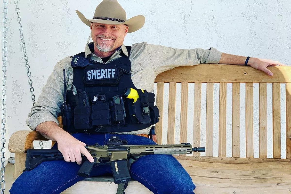 Two Arizona County Sheriffs Are Refusing to Enforce Coronavirus Emergency Orders