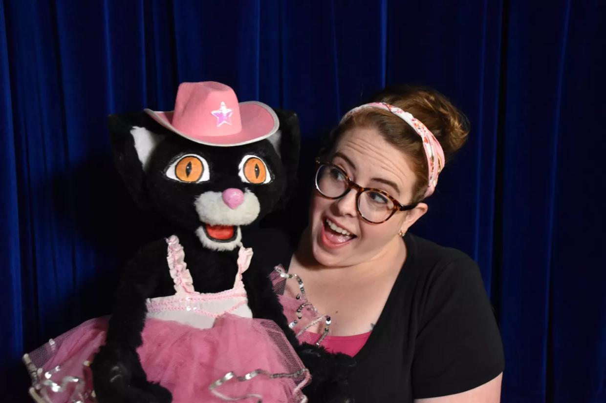 Great Arizona’s Daisy the Cat Puppet Is Getting Used to Car Honks