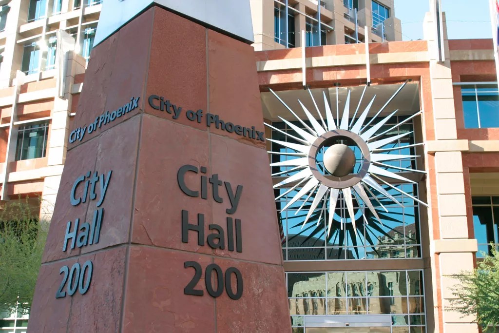 Phoenix gives raises to cops, considers boosting police budget to nearly $1 billion