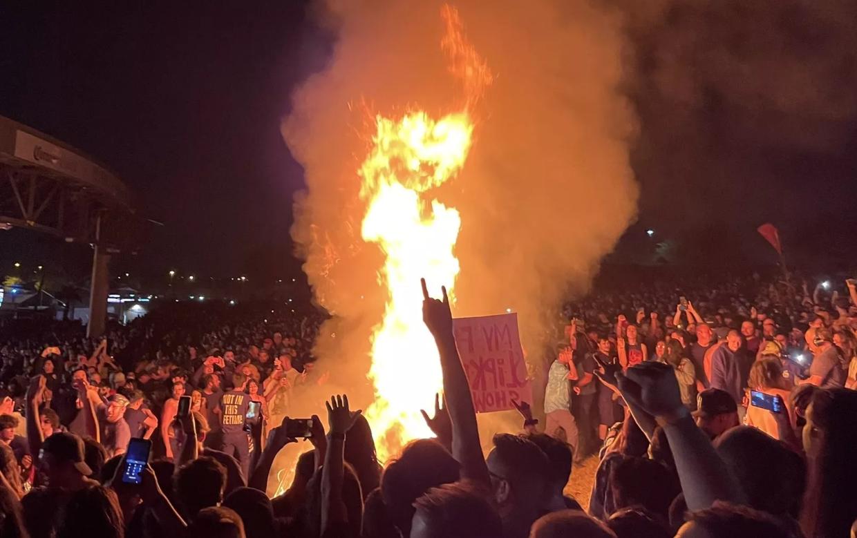 Metalheads Started a Massive Bonfire in the Crowd a Slipknot’s Concert in Phoenix