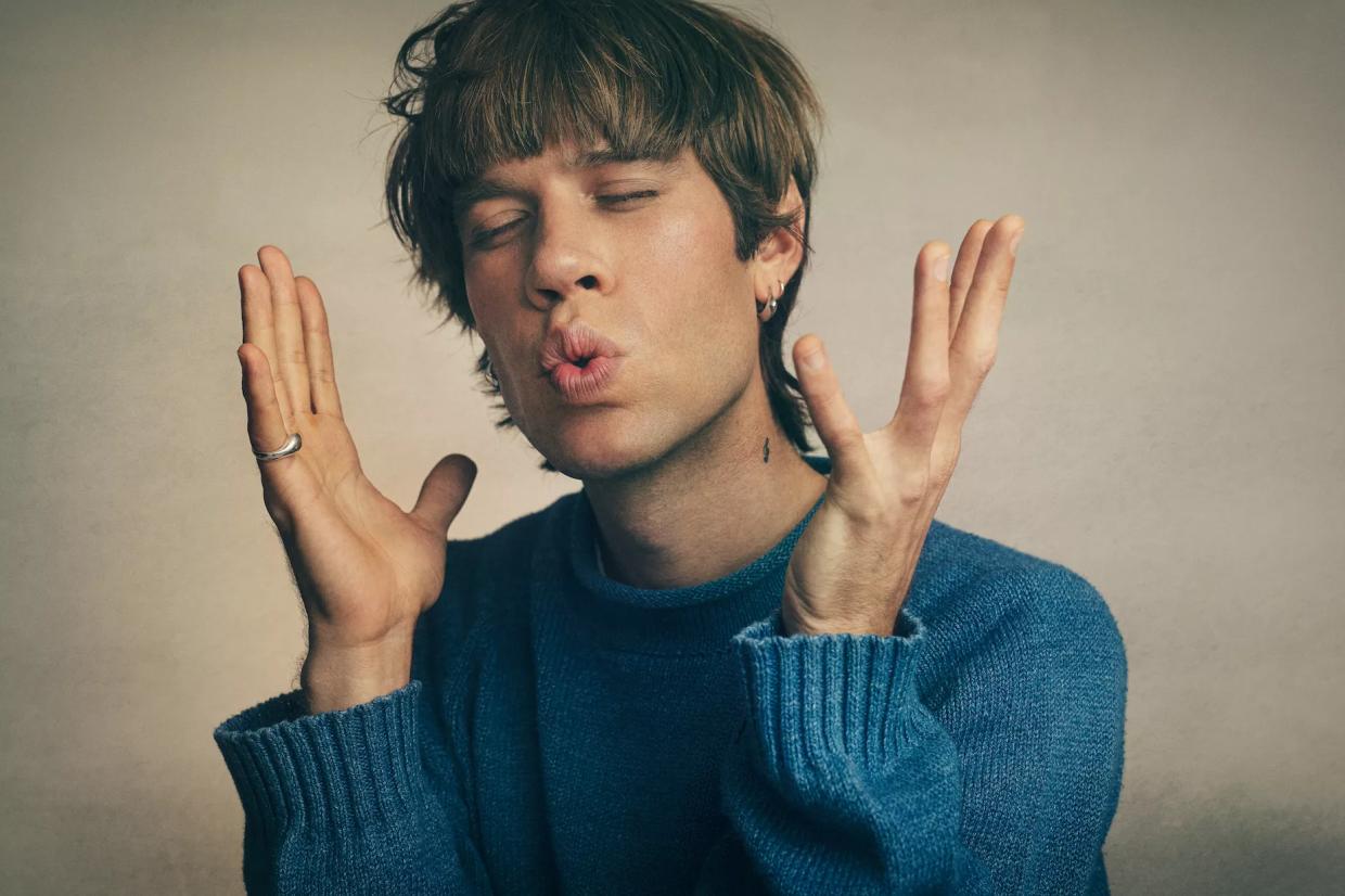 Porches Can’t Wait to Shower You with Synthpop and Sweetness
