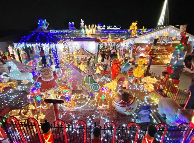 Best Christmas lights and holiday displays in Phoenix for 2025