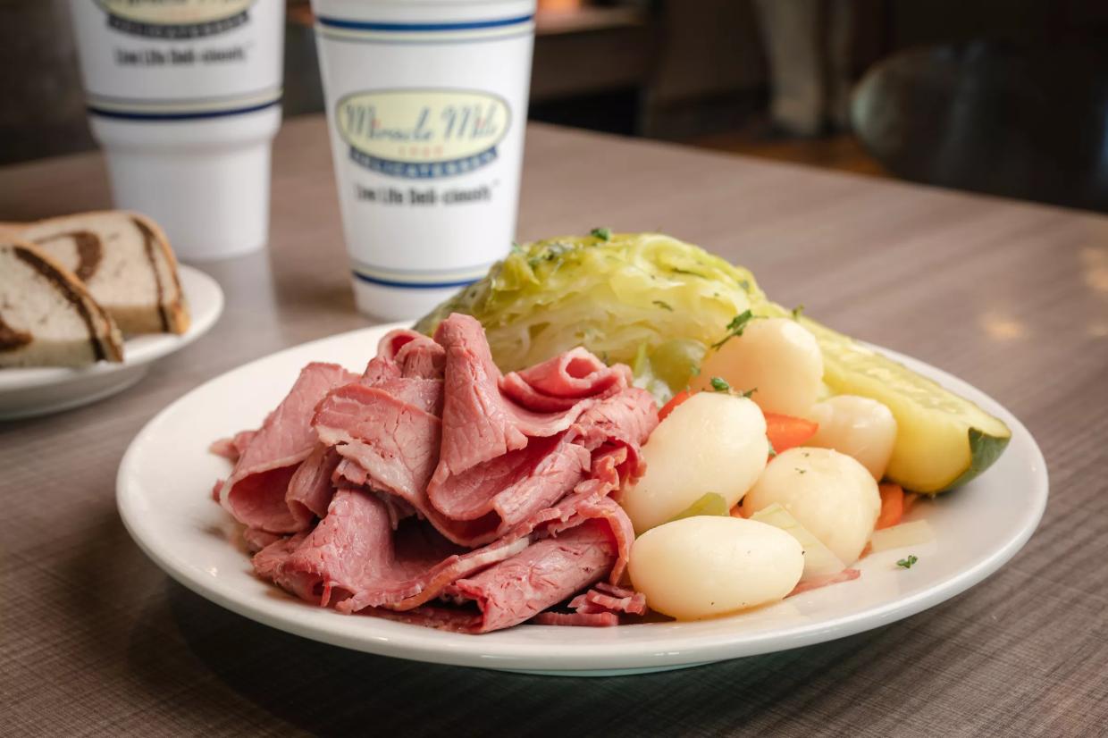 10 festive St. Patrick’s Day dining deals in Phoenix