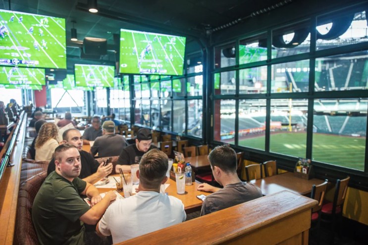 10 winning Phoenix sports bars to catch the game
