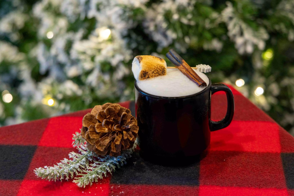 Every bar’s a holiday bar this year. Check out these 6 standouts in Phoenix