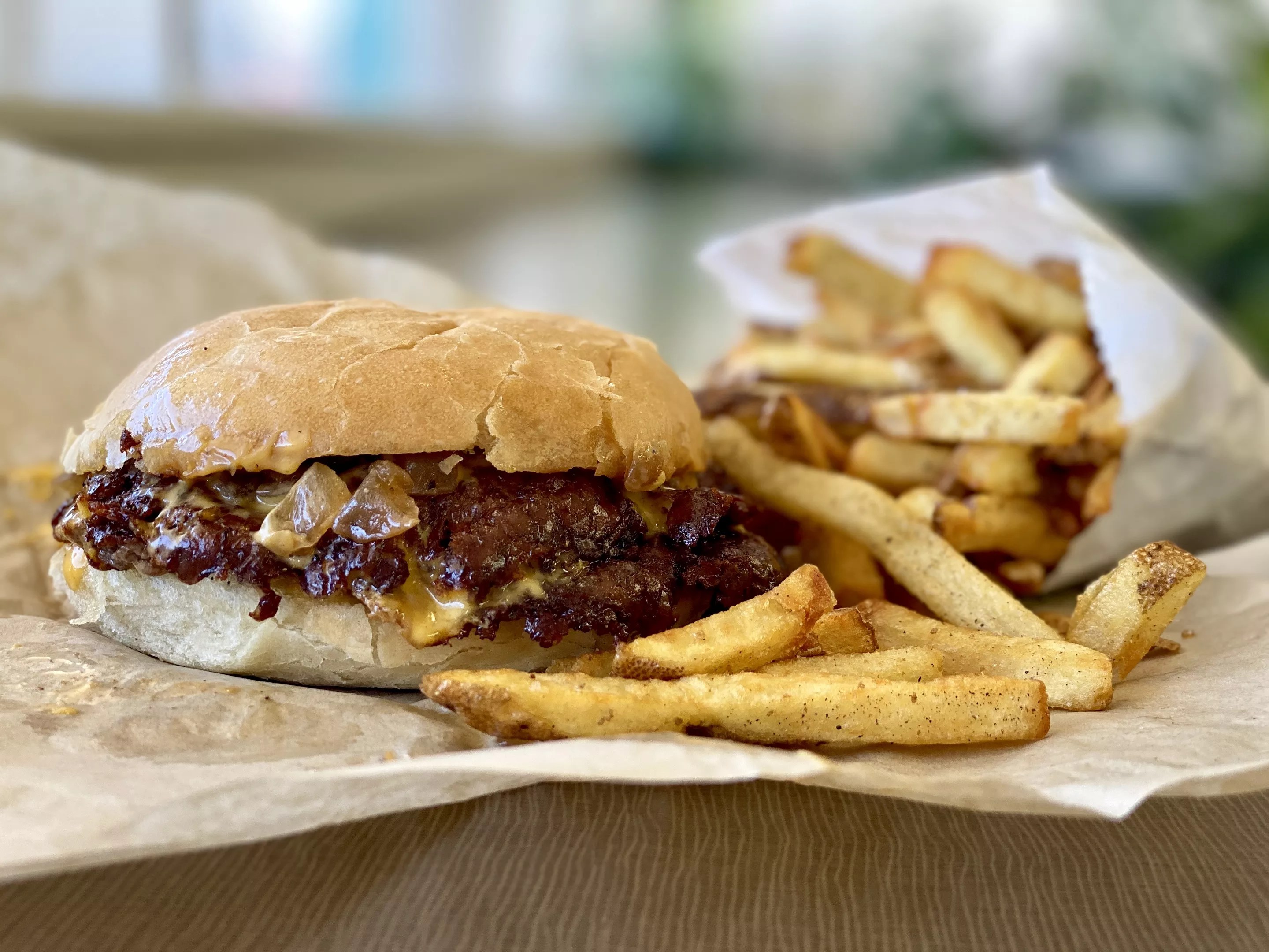Sammies Prescott cheeseburger and fries.