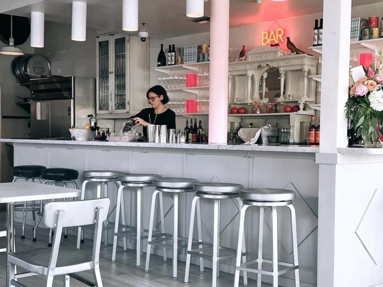 Bar Bianco interior.